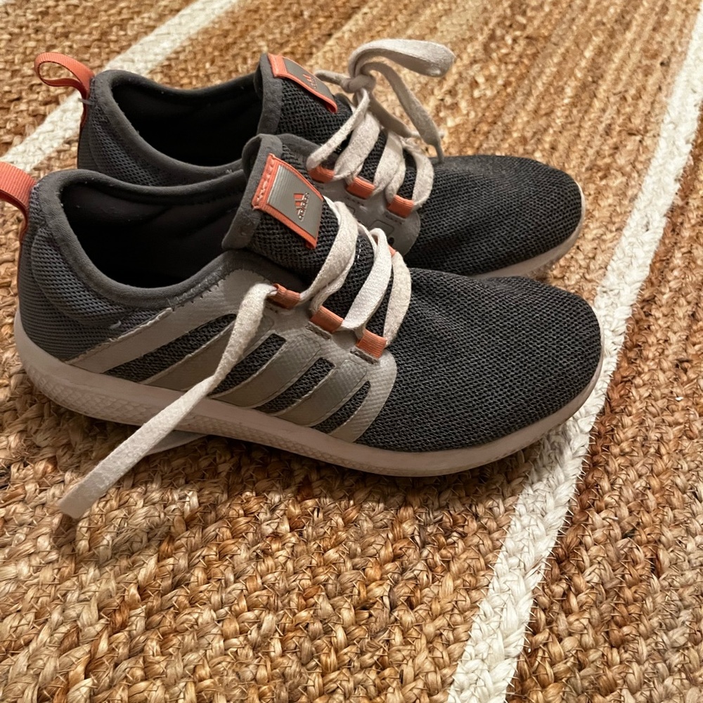 EUC Womens Adidas Gray Coral Sneakers size 6.5